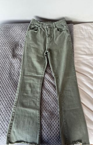 Pantalones campana verde grisáceo talla 32