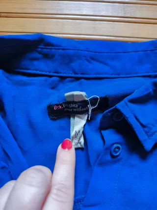 Camisa azul con bolsillos