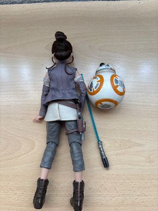 Muñeca Rey Star Wars con BB-8 y sable