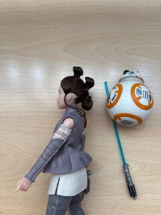 Muñeca Rey Star Wars con BB-8 y sable