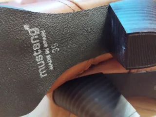 Botas altas de piel Mustang sin estrenar