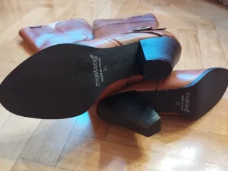 Botas altas de piel Mustang sin estrenar