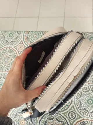 Bolso Parfois beige/blanco acolchado