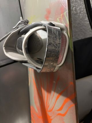 Tabla de Snowboard Burton con fijaciones Drake