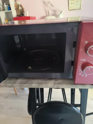 Nevera y microondas Hisense como nuevos