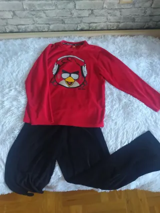 Pijama Juvenil Angry Birds Rojo y Negro, aterciope