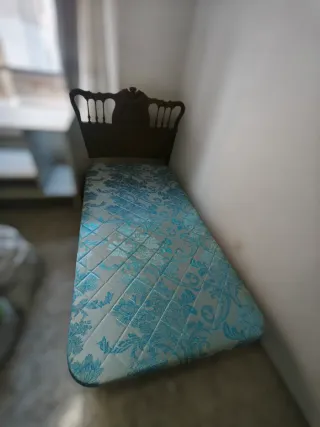 Cama individual con somier de madera