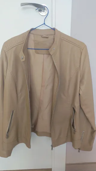 Cazadora mujer beige