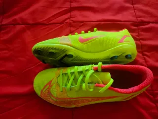 Lote de Botas de fútbol tacos talla 36