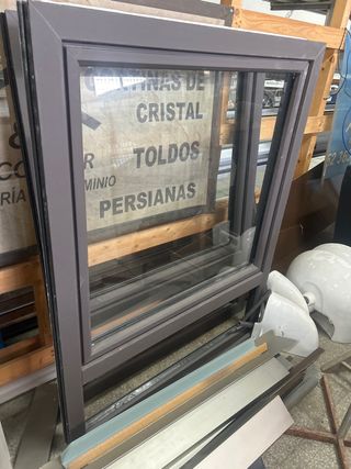 Ventana abatible PVC Cortizo