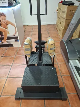 Máquina de aductores y glúteos de pie