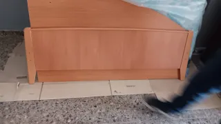 Cama + somier 135cms + 2 mesítas