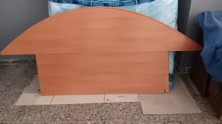 Cama + somier 135cms + 2 mesítas