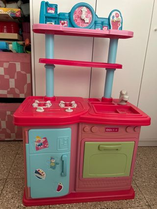 Cocinita de juguete para niña