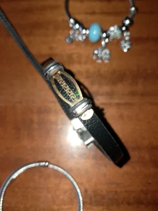 Lote 5 Pulseras Plateadas y Negra