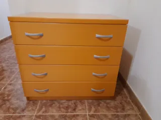 Cajonera de madera color miel