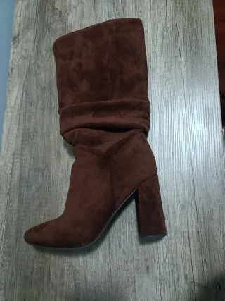 Botas marrones de ante con tacón