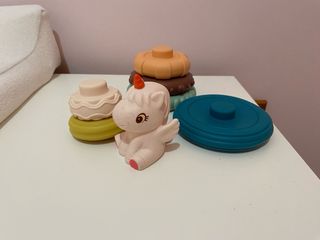 Juguete unicornio apilable