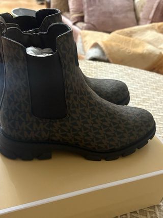 Botines Michael Kors Marrones Monogram