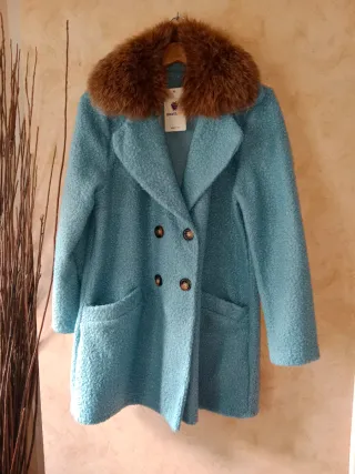 Abrigo azul claro con cuello de pelo Talla L