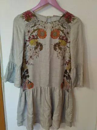 Vestido Zara floral sin estrenar con etiqueta