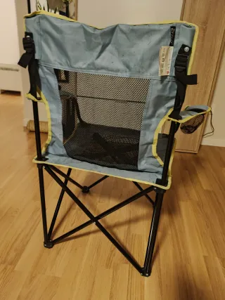 Silla de camping plegable gris y amarilla