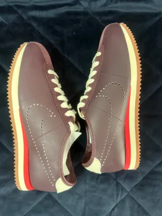 Nike Cortez Morado y Rojo