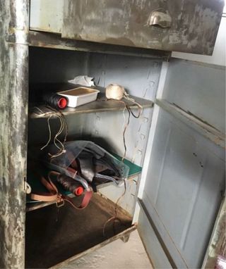 Mueble auxiliar metálico vintage