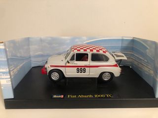 Coche FIAT 600 1:18 Revell