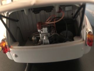 Coche FIAT 600 1:18 Revell