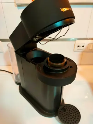 Cafetera Nespresso Vertuo next Negra