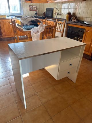 Escritorio infantil blanco y madera