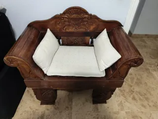Sillón de madera antiguo con cojines a medida