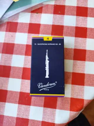 Caja de cañas Saxo Soprano Vandoren Nº4