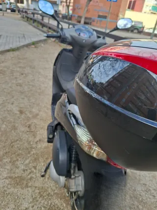 Honda PS 125i - 21.000km - Etiqueta C. Con Baúl y