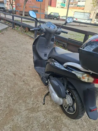 Honda PS 125i - 21.000km - Etiqueta C. Con Baúl y