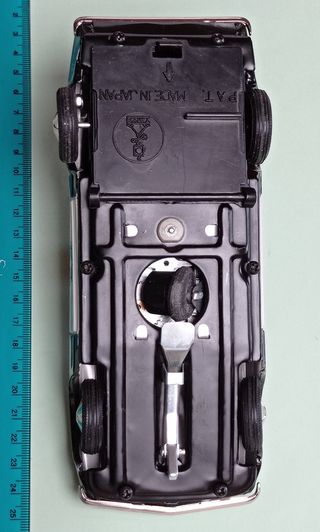 Coche de policía Taiyo Bump'n Go de chapa