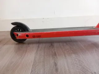 Patinete Rojo y Negro