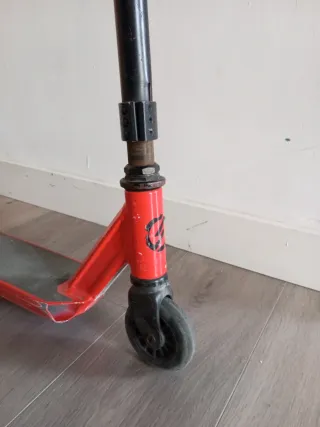 Patinete Rojo y Negro