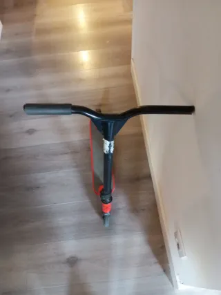 Patinete Rojo y Negro