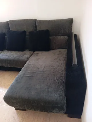 Sofá modular gris y negro de tela