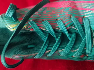 Botas fútbol. Marca TRNL. Verdes. Talla 39-40