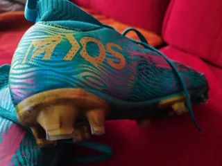 Botas fútbol. Marca TRNL. Verdes. Talla 39-40