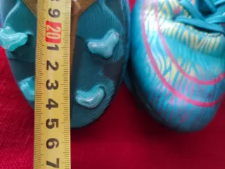 Botas fútbol. Marca TRNL. Verdes. Talla 39-40