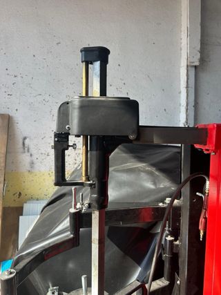 Desmontadora de neumáticos CEMB