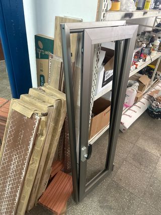 Ventana aluminio oscilobatiente inox
