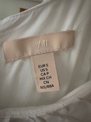 Top blanco fruncido hombreras