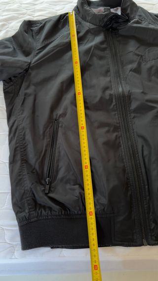 Chaqueta negra de Massimo Dutti