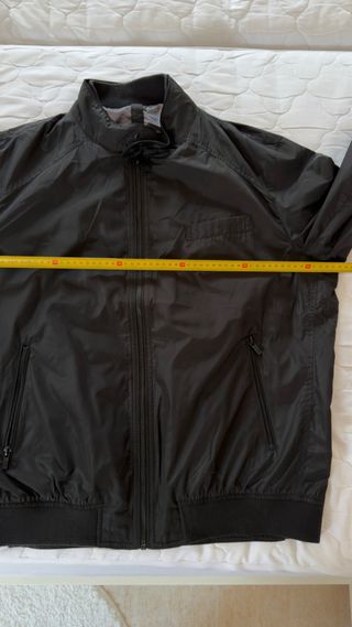 Chaqueta negra de Massimo Dutti