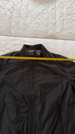 Chaqueta negra de Massimo Dutti
